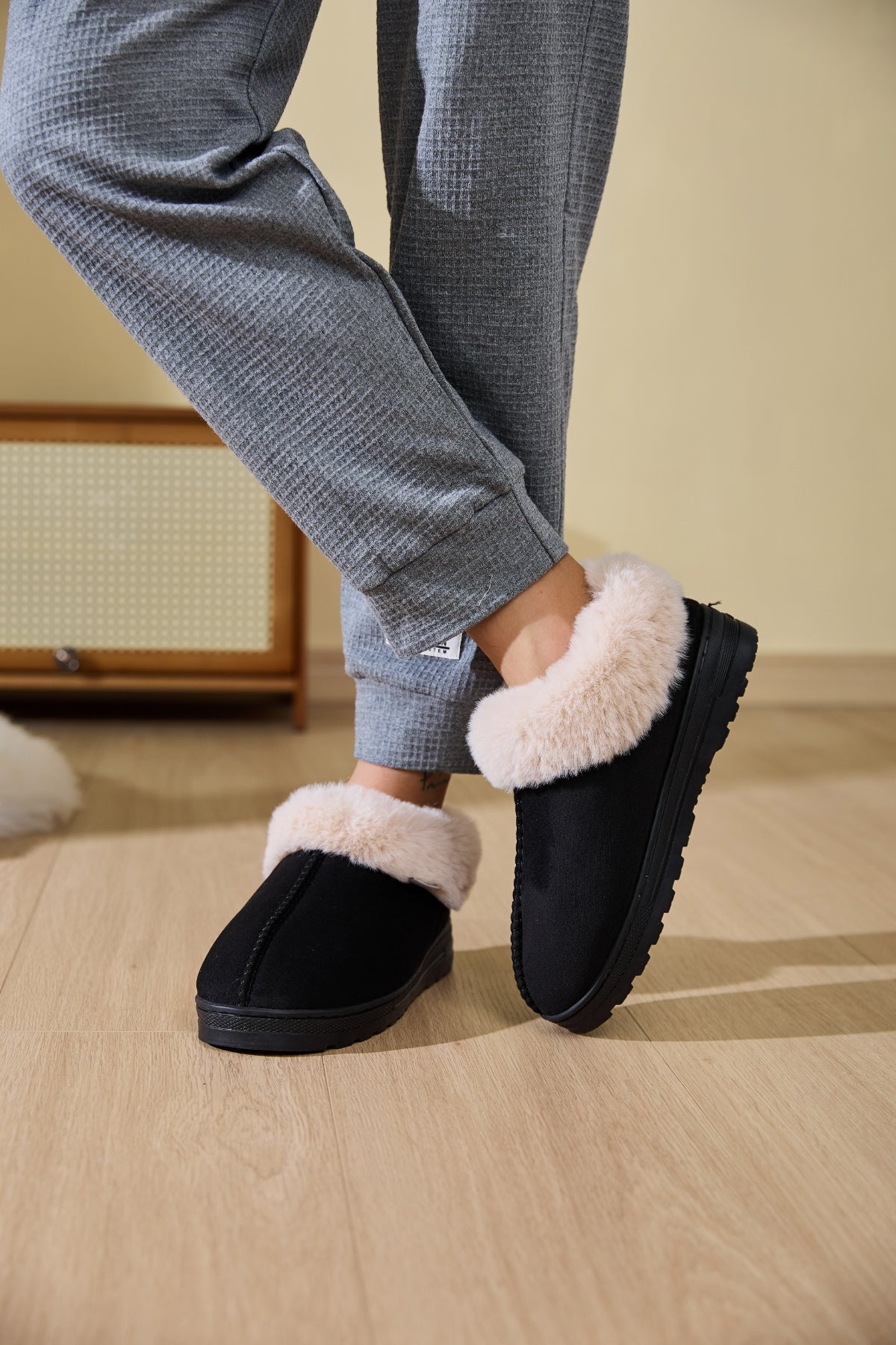 Faux Fur Round Toe Platform Slippers